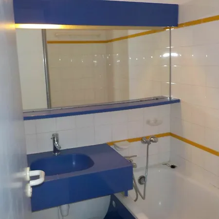 With One Bedroom In Agay Saint-raphael, With Wonderful Sea V Apartment Saint-Raphael (Var)